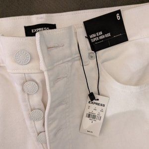 EXPRESS Mom Jean Super High Rise Size 6 White Jeans Brass Button